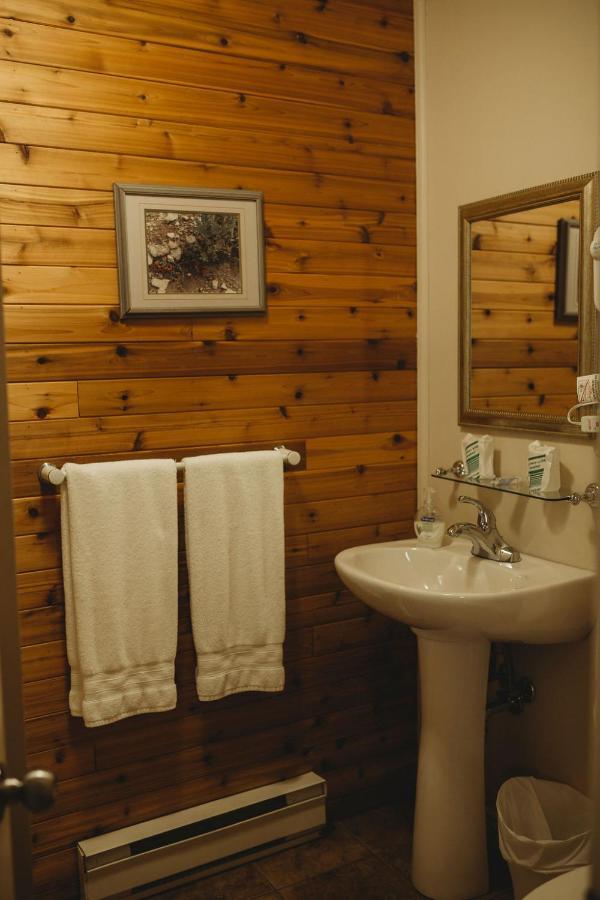 Carriage House Inn Four&a Half Stars Grand Falls Windsor Exterior foto